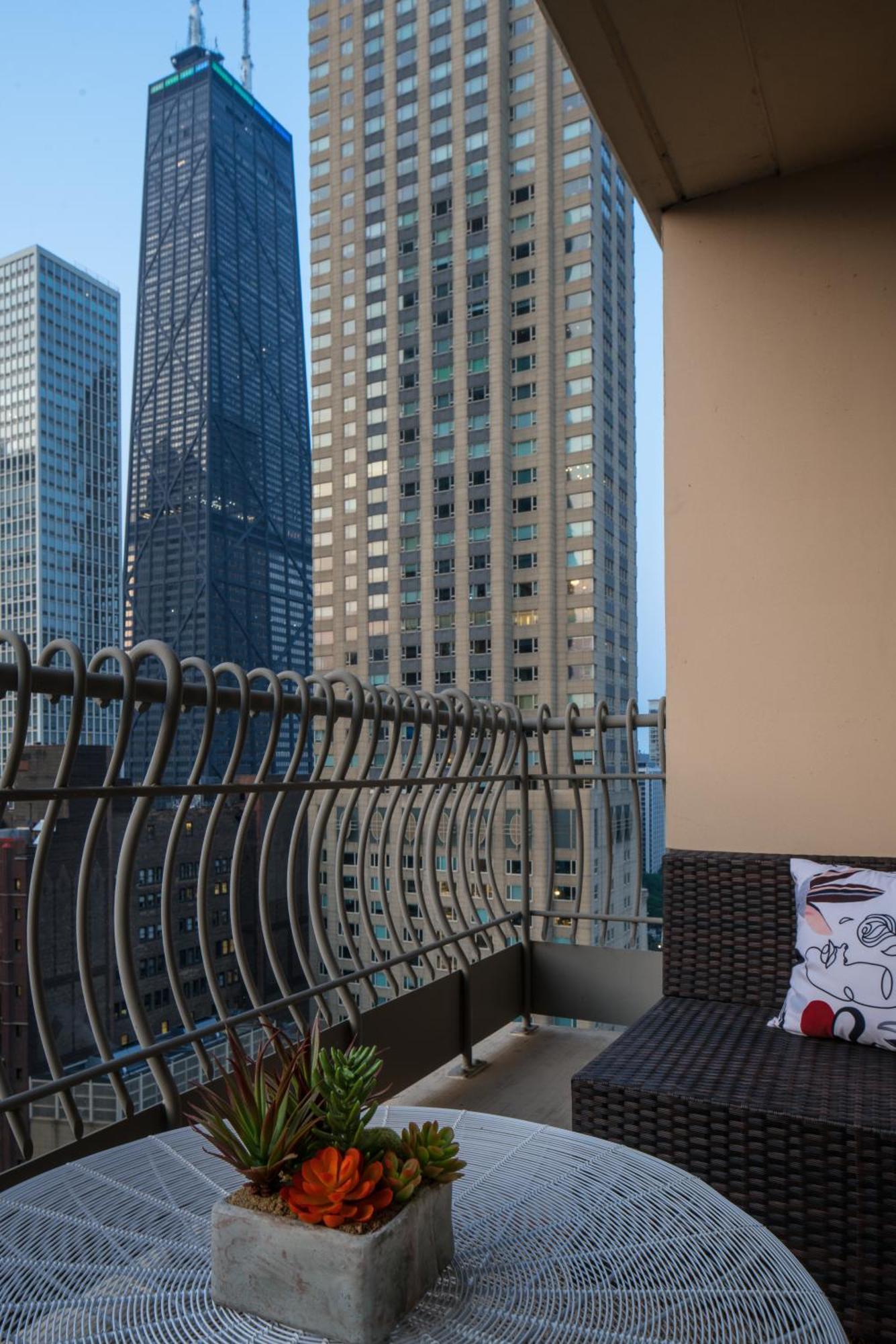 The Bernardin Gold Coast Luxury Apartments Near Magnificent Mile Chicago Eksteriør bilde
